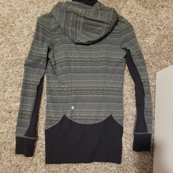 New condition💥💥Lululemon Top - Picture 4 of 6